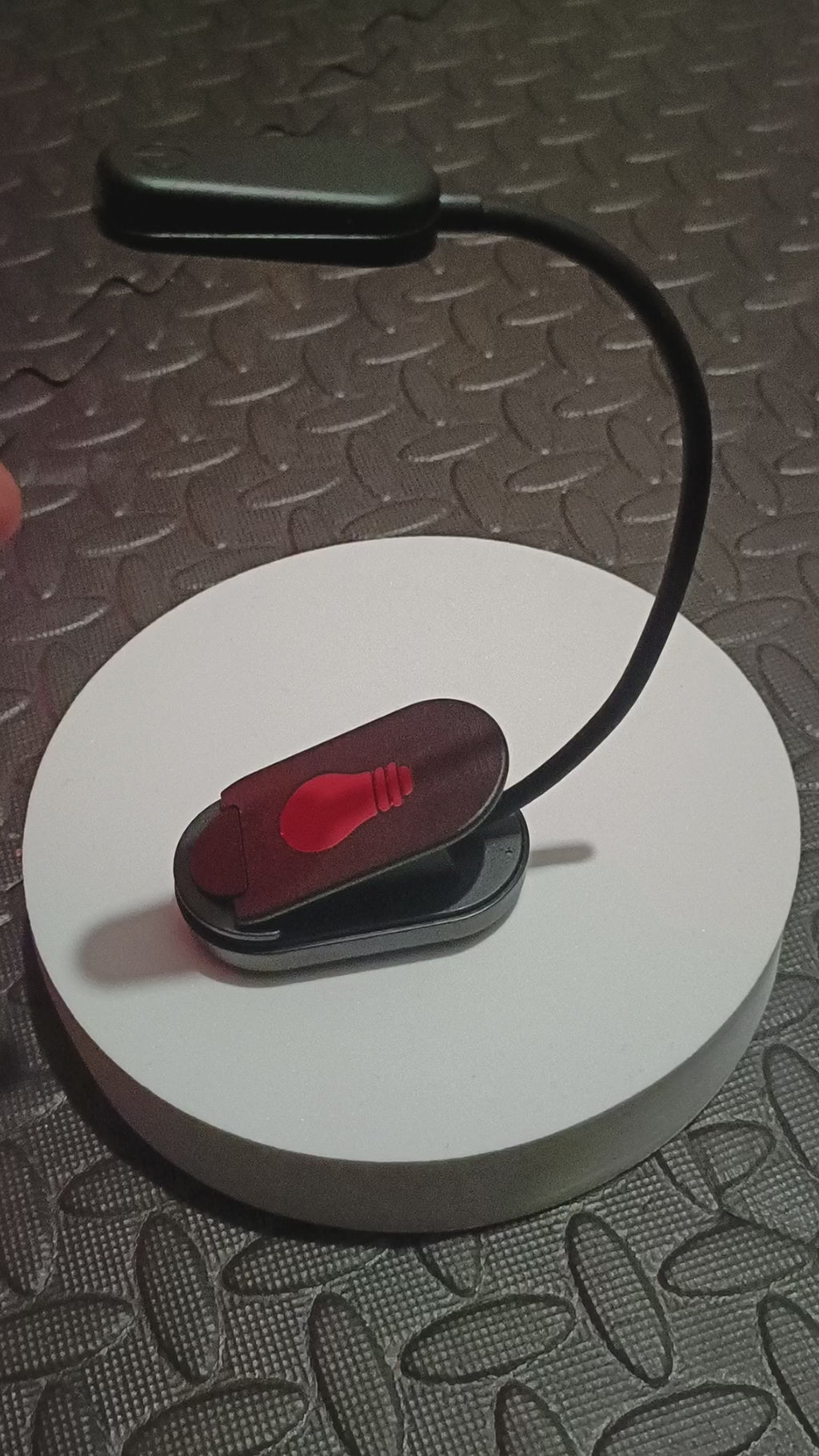 Clip-on Rechargeable Red Light Reading Lamp