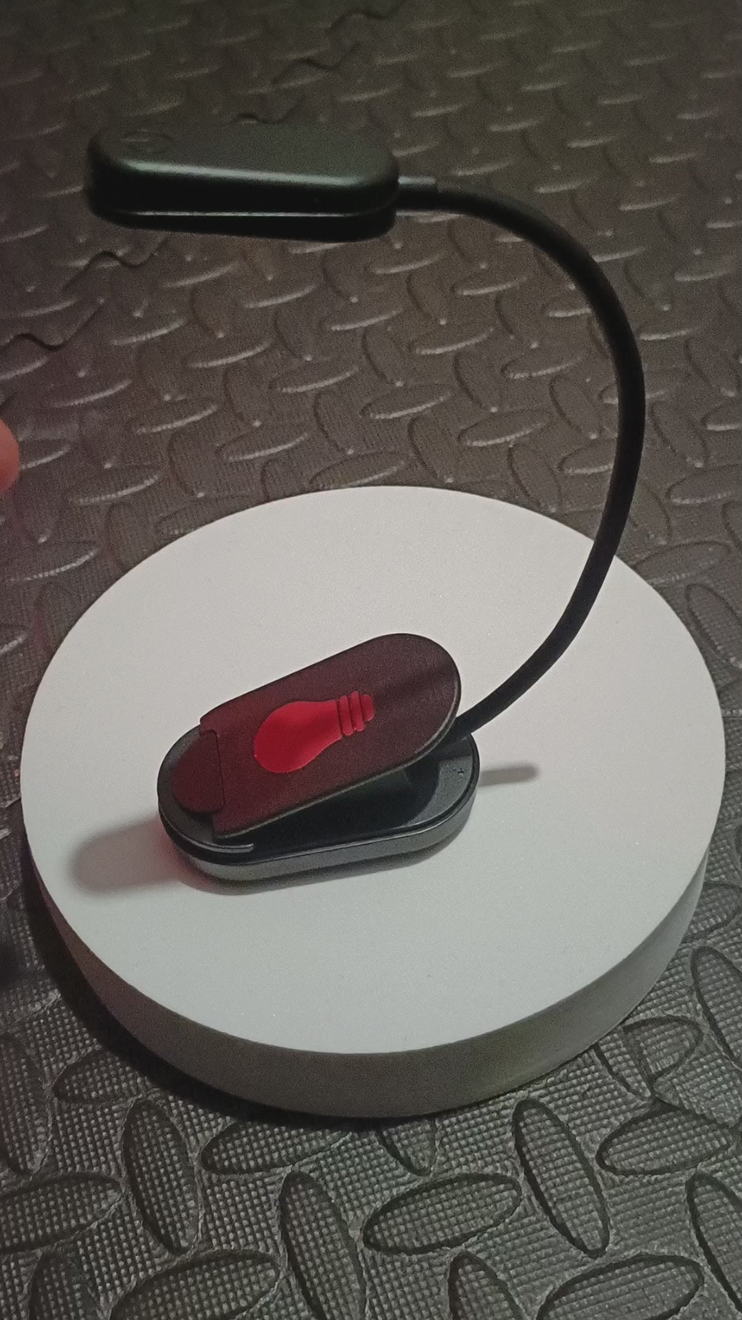 Clip-on Rechargeable Red Light Reading Lamp